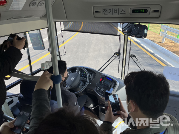 2단 회생제동 기능으로 부드러운 감속이 가능하다. / 사진=유주엽 기자