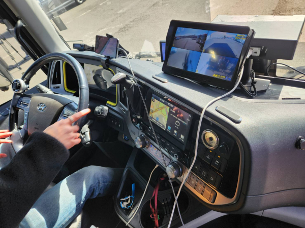 16일 서울 서초구 마스오토 본사에서 자율주행 트럭 실증 현장방문이 진행됐다. 자율주행 트럭 내부 / 사진=최성근 기자