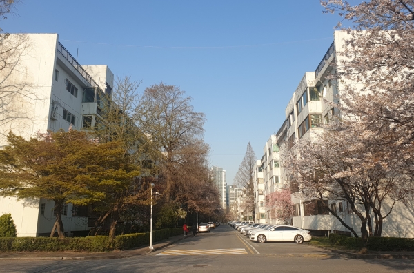 반포1단지 1,2,4주구 철거 전 모습. 이 단지는 다음달 말 총회를 열고 최고 49층까지 높일지를 최종 결정한다. / 사진=연합뉴스