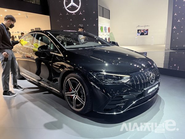 EQE 세단의 고성능 모델 AMG EQE. 벤츠 모델 중 가장 빠른 가속력을 갖췄다. / 사진=유주엽 기자