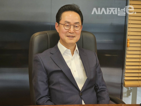 김철수 전 KT스카이라이프 대표이사 사장이 임기 만료를 이틀 앞둔 지난달 29일 서울 상암동 스카이라이프 본사에서 시사저널e와 인터뷰를 진행하고 있다. / 사진 = 김용수 기자