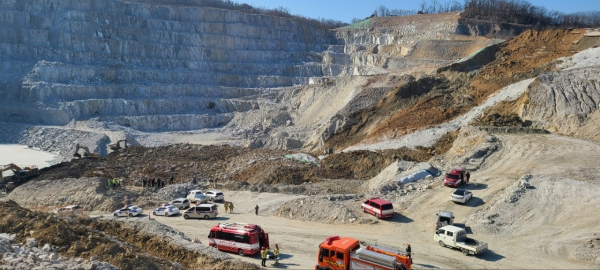 지난해 1월 20일 경기 양주시 삼표산업 석재 채취장에서 토사가 붕괴해,작업자 3명이 매몰돼 당국이 구조 작업 중인 모습. / 사진=연합뉴스