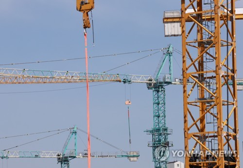 타워크레인이 세워진 건설현장 /사진=연합뉴스