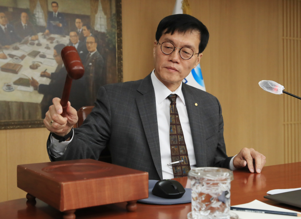 이창용 한국은행 총재가 11일 오전 서울 중구 한국은행에서 열린 금융통화위원회 본회의에서 회의를 주재하고 있다./사진=한국은행