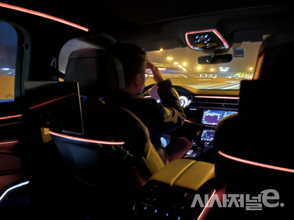 무드등 색 변경 / 사진=유주엽 기자