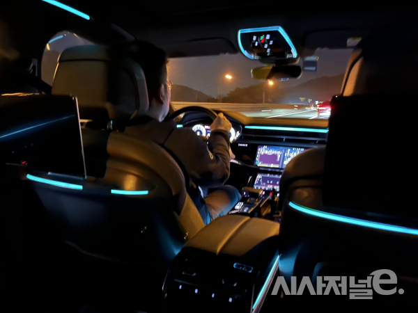 무드등 색 변경 / 사진=유주엽 기자