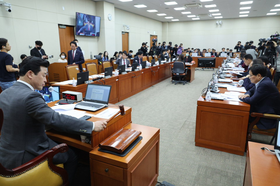 지난 17일 국회 기획재정위원회는 전체회의를 열고 통계법 일부개정안을 상정했다/ 사진=연합뉴스