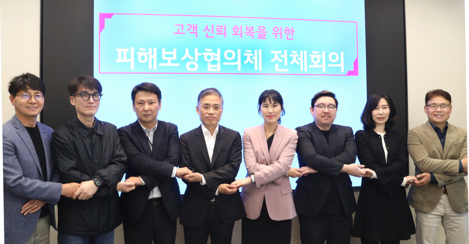 사진은 왼쪽부터 박성율 LG유플러스 기업기반사업그룹장 전무, 한석현 서울YMCA시민중계실 실장, 차남수 소상공인연합회 정책홍보본부장, 박성범 법무법인 율촌 변호사, 송지희 서울시립대 경영학부 교수, 김기홍 한국PC인터넷카페협동조합 이사장, 이은아 매일경제 논설위원, 이철훈 LG유플러스 대외전략담당 전무. / 사진 = LG유플러스