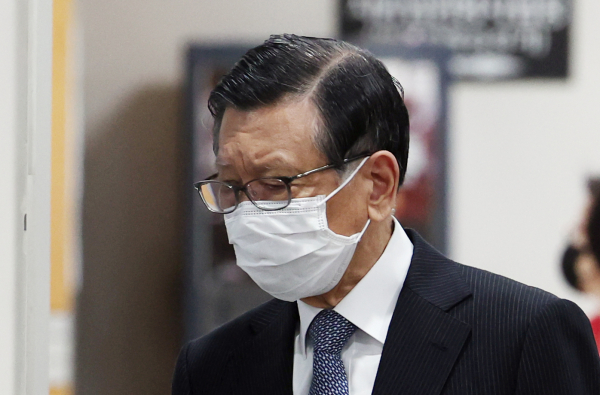 박삼구 전 금호아시아나그룹 회장이 지난 2022년 5월16일 서울중앙지법에서 열린 '계열사 부당지원' 1심 속행 공판에 출석하는 모습 . / 사진=연합뉴스