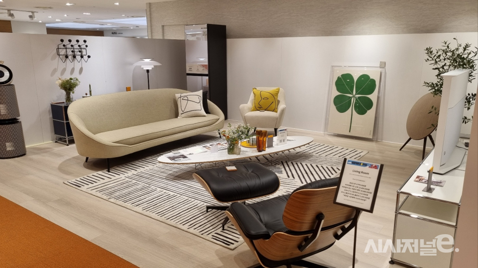 팝업스토어의 거실 공간. GS건설의 실제 공간과 유사하게 구현됐다. / 사진=한다원 기자