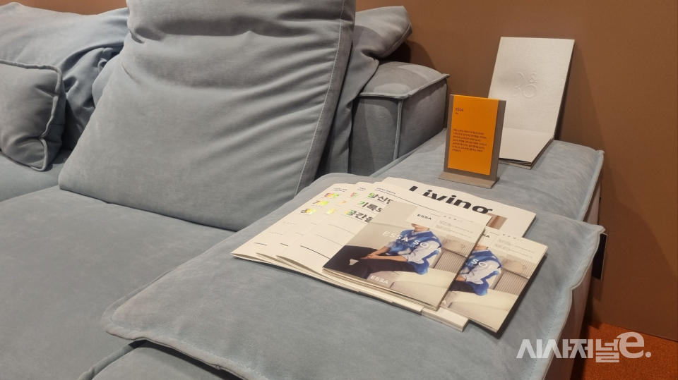 팝업스토어 곳곳에 제품 상세 정보가 있어 편의성을 더했다. / 사진=한다원 기자