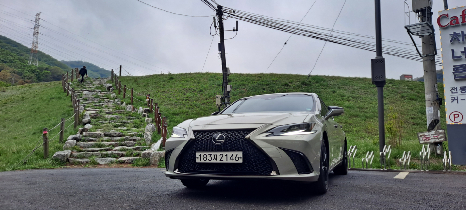 ES 300h. / 사진=박성수 기자