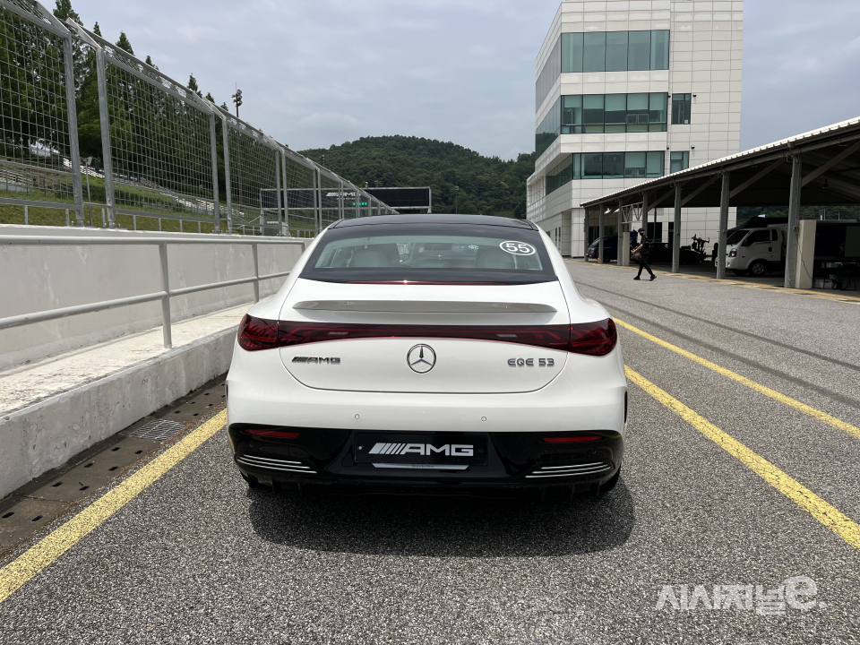 AMG EQE 후면부 / 사진=유주엽 기자