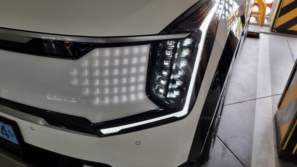 디지털 패턴 라이팅 그릴. / 사진=박성수 기자