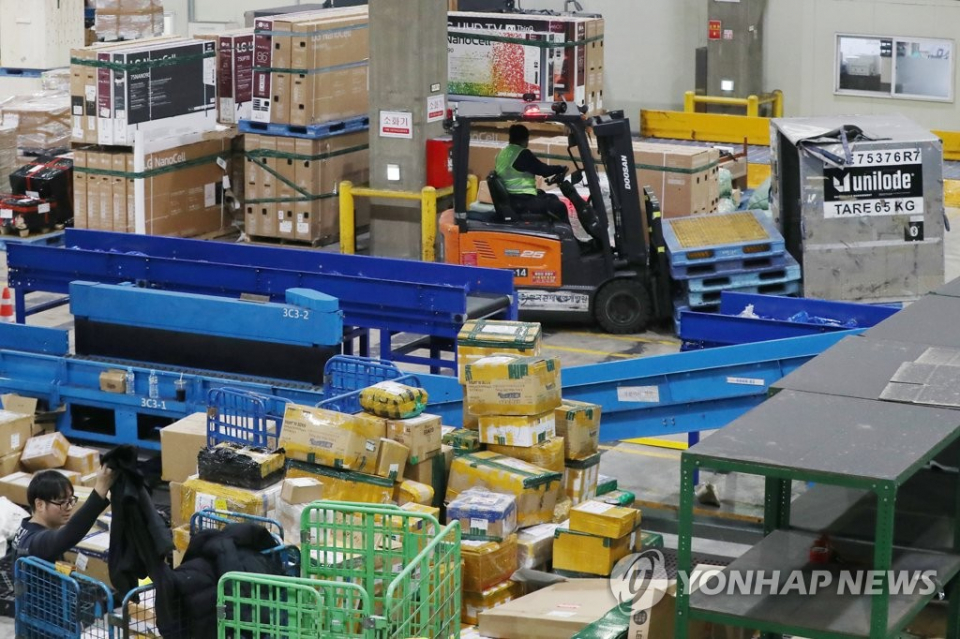 특송물류센터 모습. / 사진=연합뉴스
