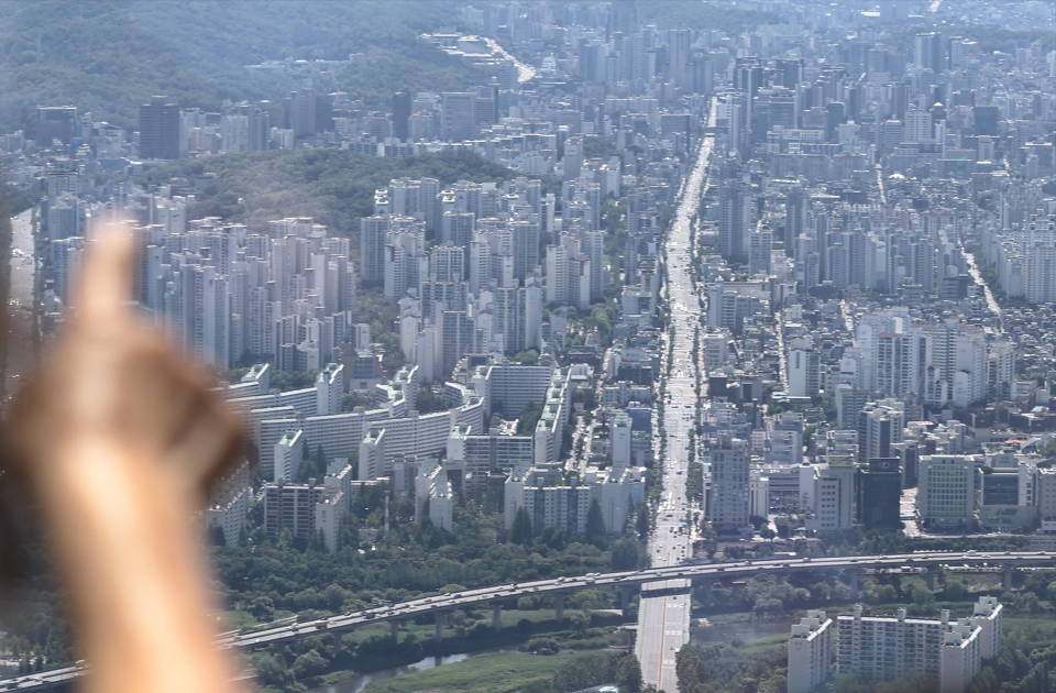 서울 대표 재건축 단지인 은마아파트를 비롯한 강남구 대치동 일대 아파트 단지 모습. ／사진＝연합뉴스