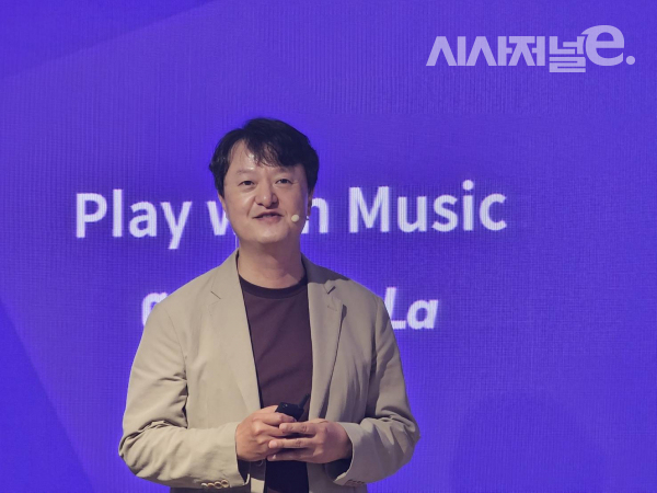 박현진 지니뮤직 대표가 28일 서울 강남구 지니뮤직 사옥에서 열린 기자간담회에서 인공지능(AI) 기반 편곡 서비스 '지니리라'를 발표하고 있다. / 사진 = 김용수 기자