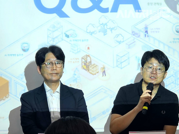 왼쪽부터 이명호 에코비트 에너지 경주 대표와 명노성 LG유플러스 스마트안전사업스쿼드 PO가 지난달 29일 경북 경주시에서 열린 'LG유플러스 스마트안전관리솔루션' 관련 기자간담회에서 기자들의 질문에 답하고 있다. / 사진 = 김용수 기자