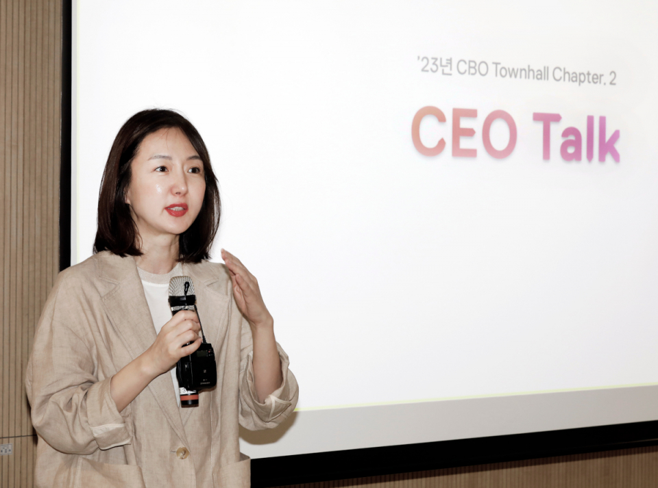 11번가 안정은 사장이 타운홀에서 발표하고 있다. / 사진=11번가