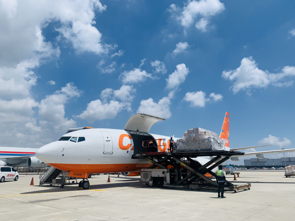 제주항공이 지난해 화물 전용기를 들여온 데 이어 올해 10월 2호기를 도입하며 화물 사업을 확장해 나가고 있다. / 사진=제주항공