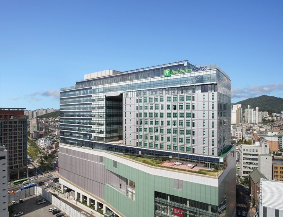 홍대입구역에 있는 '홀리데이인 익스프레스 서울 홍대'. 올해 1분기 관광객 확대로 흑자를 기록했다. / 사진=제주항공