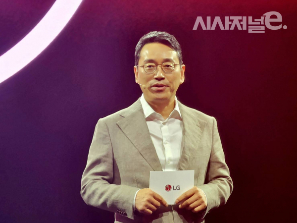 조주완 LG전자 대표이사(CEO) 사장이 12일 서울 강서구 마곡LG사이언스파크에서 열린 기자간담회에서 회사의 중장기 미래 비전 및 사업 전략을 발표하고 있다. / 사진 = 김용수 기자