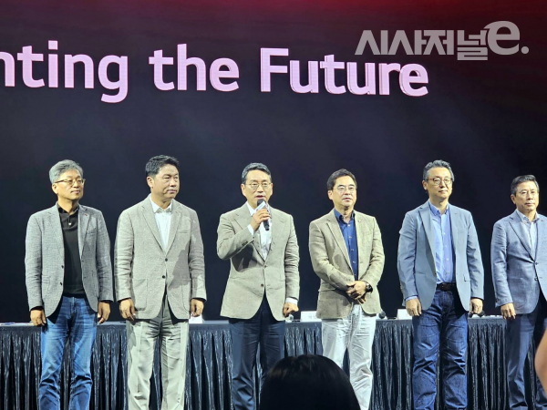 왼쪽부터 이삼수 최고전략책임자(CSO) 부사장, 류재철 H&A사업본부장 사장, 조주완 LG전자 대표이사 사장, 박형세 HE사업본부장 부사장, 은석현 VS사업본부장 부사장, 장익환 BS사업본부장 부사장 순 / 사진 = 김용수 기자