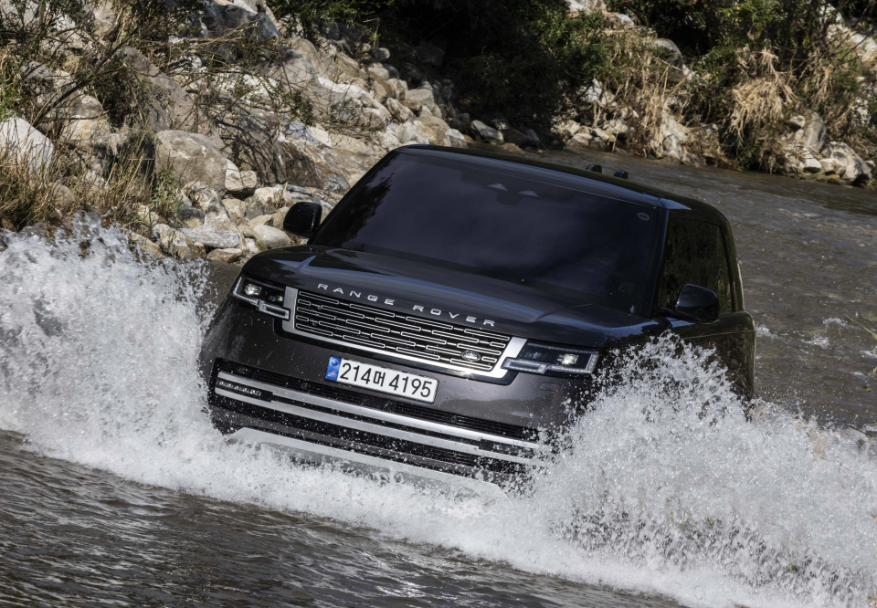 랜드로버가 레인지로버 5세대 완전변경 모델 흥행에 힘입어 수입차 브랜드 중 가장 높은 판매 증가율을 보이고 있다. / 사진=재규어 랜드로버 코리아