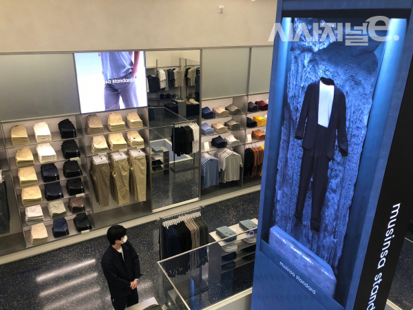 무신사 스탠다드 홍대점. / 사진=한다원 기자