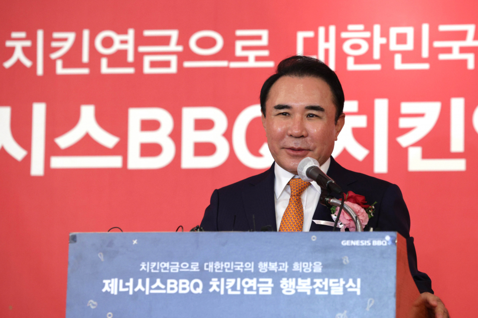 윤홍근 BBQ 회장. / 사진=연합뉴스