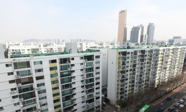 신탁방식으로 재건축을 추진중인 서울 영등포구 여의도동 한양아파트 전경 / 사진=연합뉴스