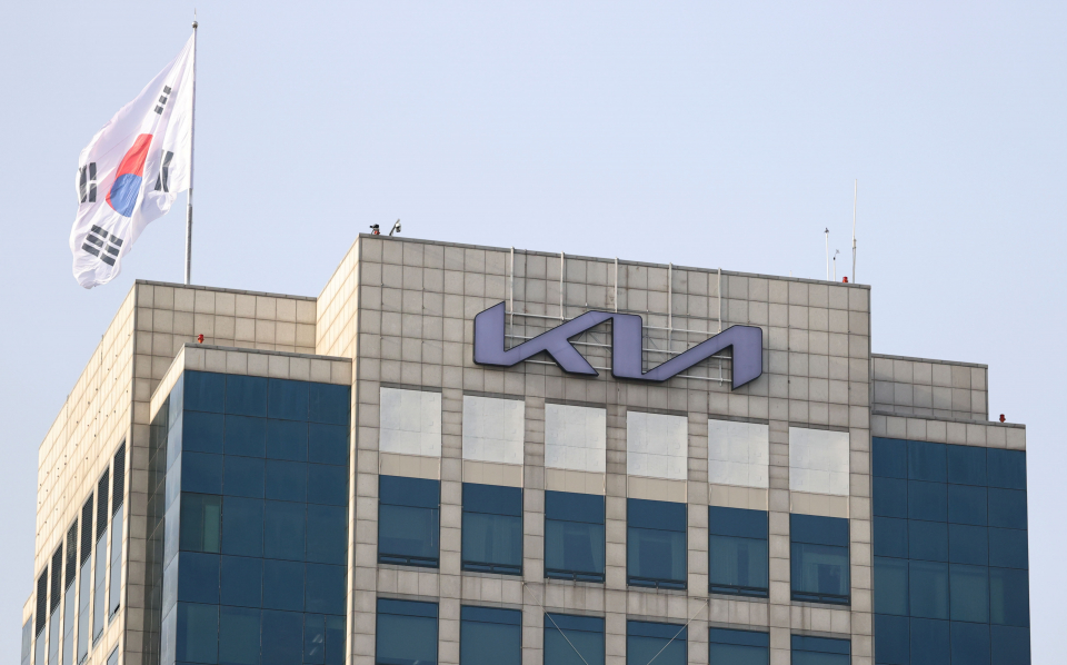 기아가 영업이익 3조원을 넘기며 역대 최고 실적을 기록했다. / 사진=연합뉴스