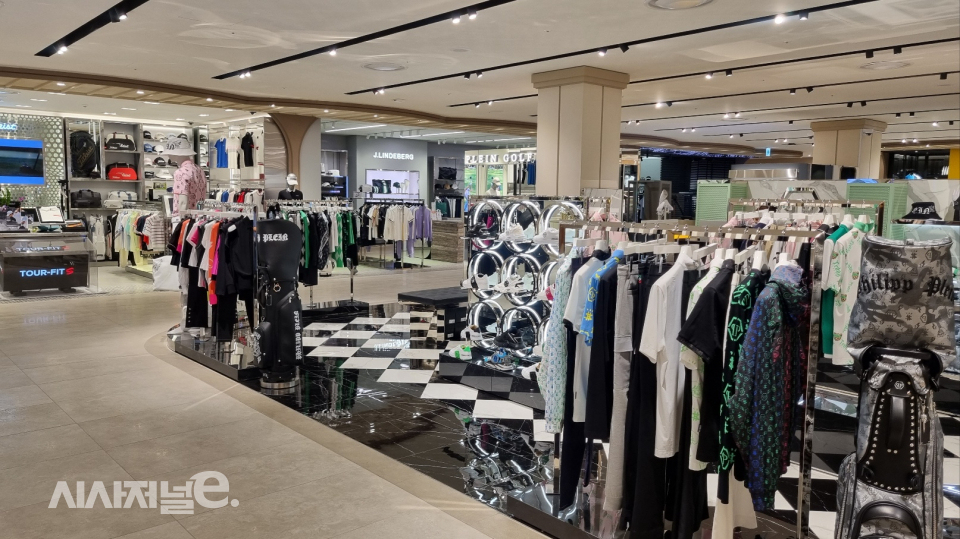 신세계백화점 경기점 8층 골프전문관 일부. / 사진=한다원 기자