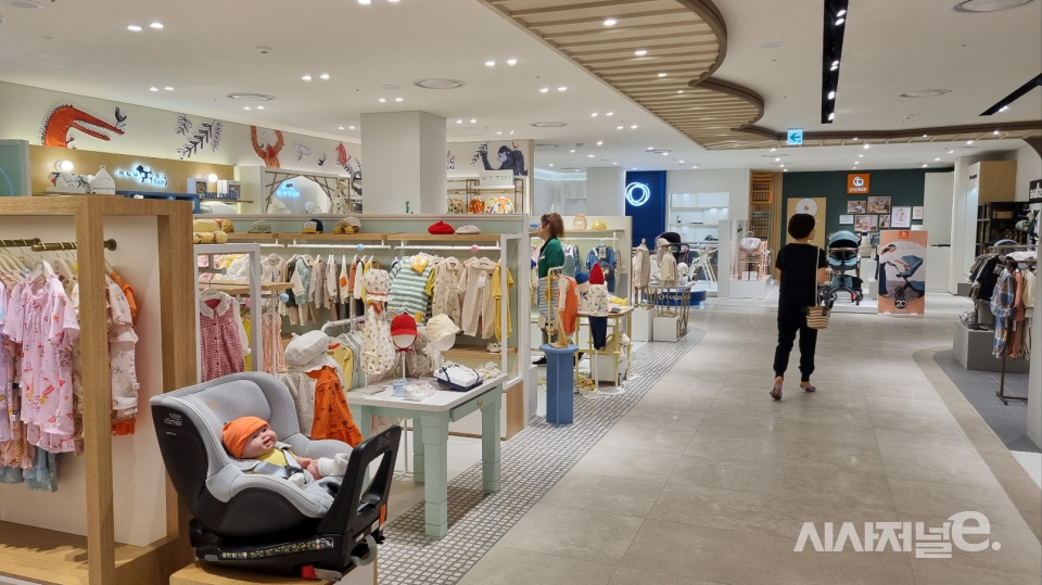 신세계백화점 경기점 유아동 중 일부 코너. / 사진=한다원 기자