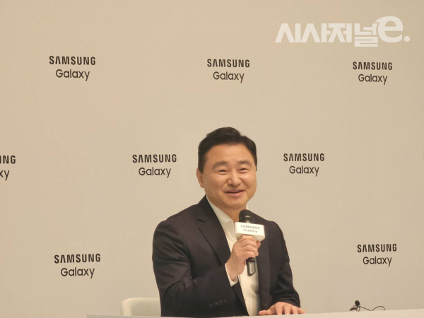 노태문 삼성전자 모바일경험(MX)사업부장 사장이 28일 서울 서초구 삼성전자 서초사옥에서 진행된 기자간담회에서 기자들의 질문에 답하고 있다. / 사진 = 김용수 기자