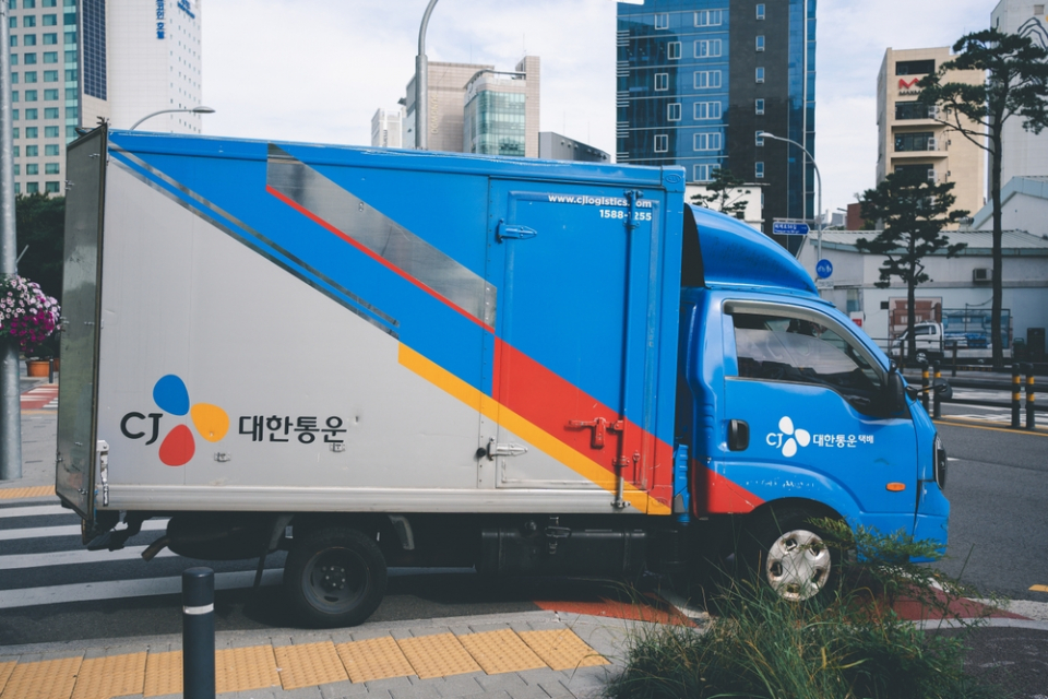 CJ대한통운 택배차. / 사진=셔터스톡