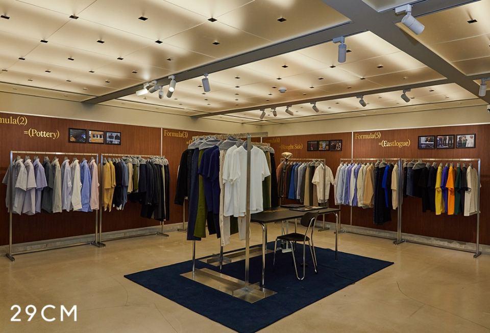 이구성수에서 진행하고 있는 남성패션 팝업 '맨즈포뮬라' 현장사진.