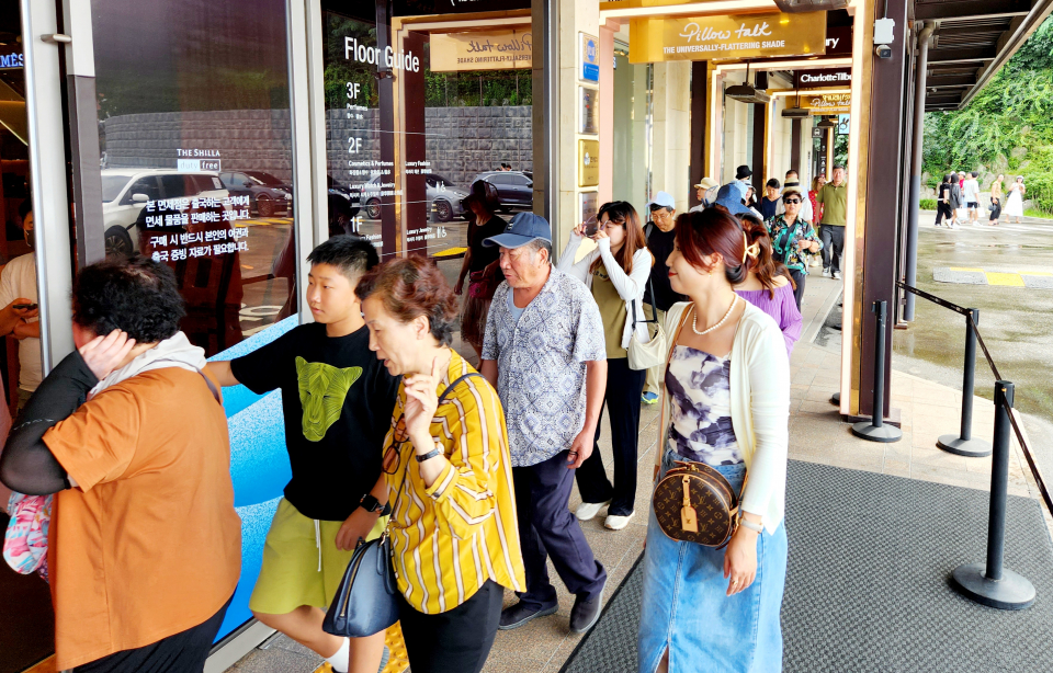 신라면세점, 중국청년여행사(CYTS) 한국행 첫 패키지 단체 관광객 방문(7)