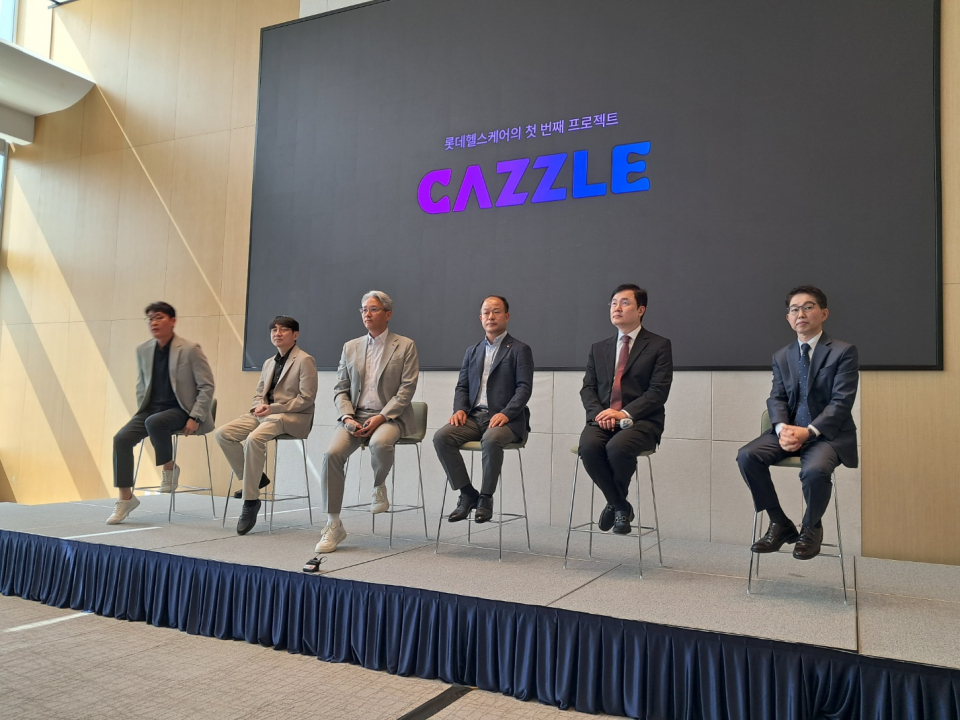 14일 서울 송파구 잠실 잠실 롯데월드타워에서 개최된 롯데헬스케어 기자간담회에서 주요 연사들이 질의응답 세션을 준비하고 있다./ 사진=최다은 기자