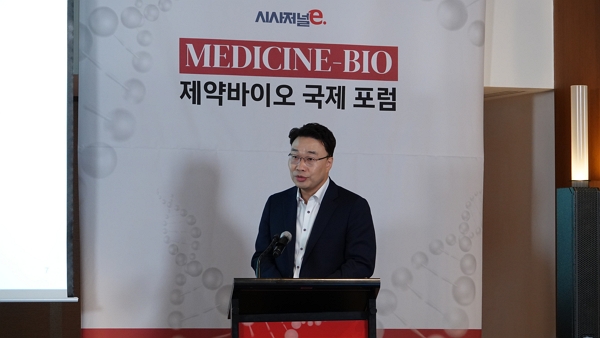 김봉태 HK이노엔 신약연구소장이 12일 시사저널e가 서울 용산구 그랜드하얏트호텔에서 개최한 제3회 제약바이오국제포럼(Medicine-Bio Forum·MBF 2023)에서 HK이노엔의 신약 연구개발(R&D) 전략을 발표하고 있다.