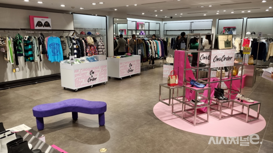 롯데백화점 잠실점은 서울시, 한국콘텐츠진흥원과 함께 'K패션 육성'에 나섰다. / 사진=한다원 기자