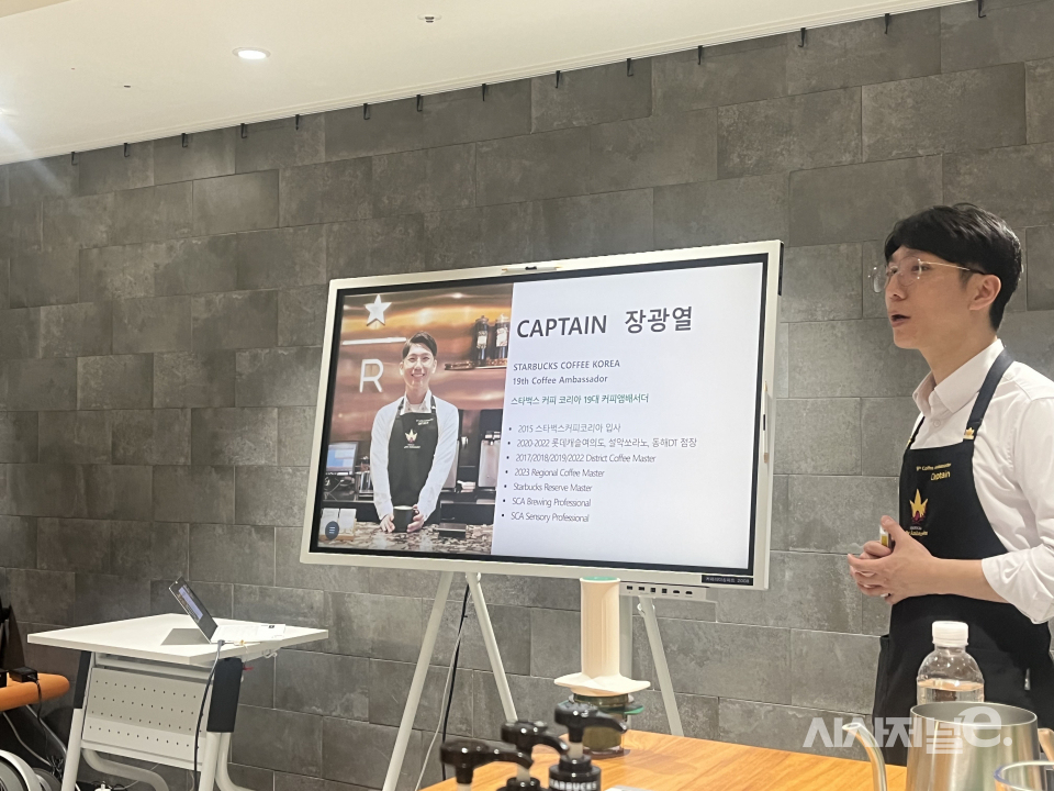 장광열 대사가 체험 과정을 설명하고 있다./사진=박예영 기자