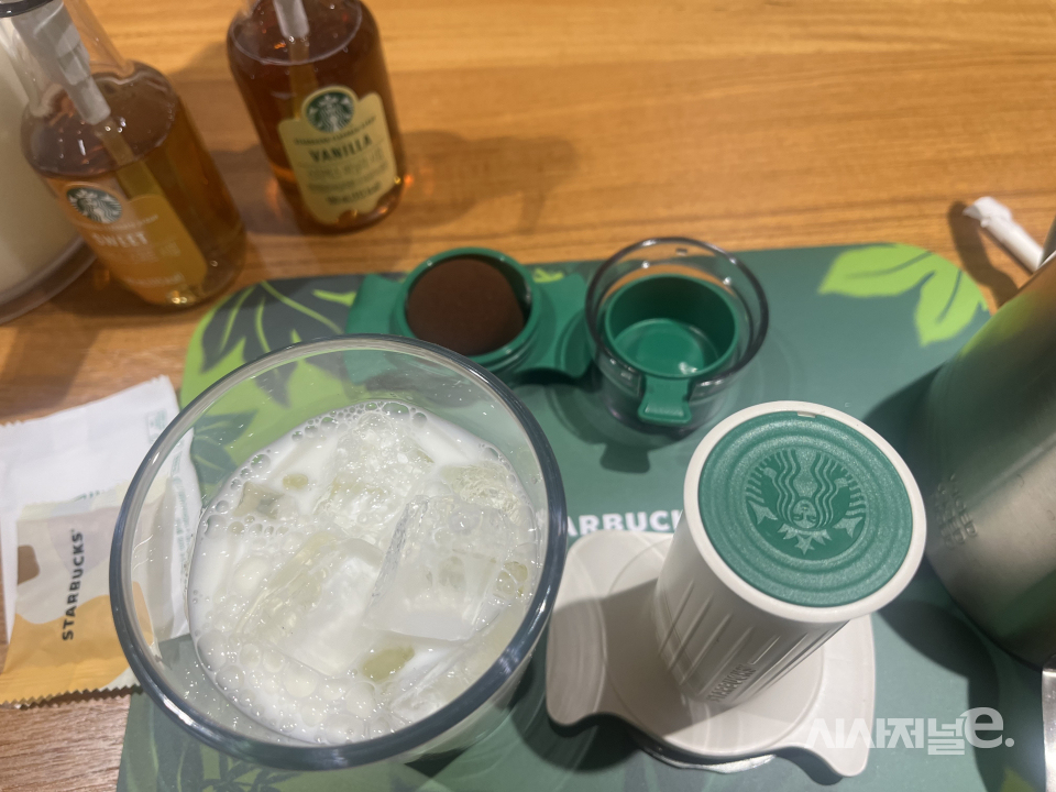 허니스윗라떼 만드는 과정./사진=박예영 기자