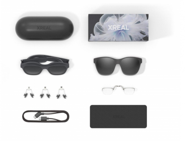 글래스 케이스, 코받침, 라이트 실드, 교정 렌즈 프레임, USB-C 타입 케이블, 안경닦이 등 엑스리얼 에어2 구성품 / 사진 = 엑스리얼