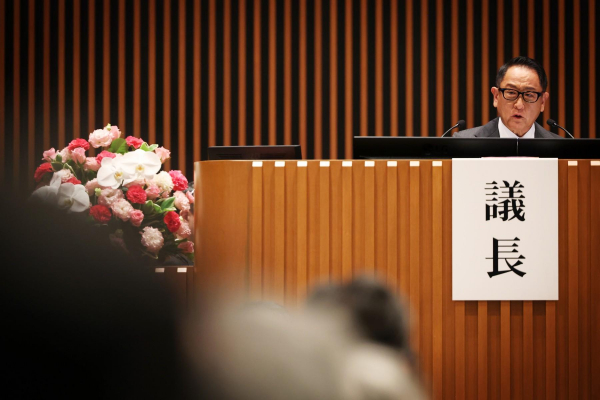 토요타의 토요타 아키오 회장이 지난 6월 14일 일본 아이치현 소재 본사에서 열린 연례 주주총회에 참석해 발언하고 있다. 사진=토요타