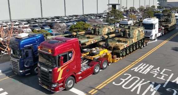 한화에어로스페이스 경남 창원 사업장에서 출고 중인 K9 자주포 모습. /사진=한화