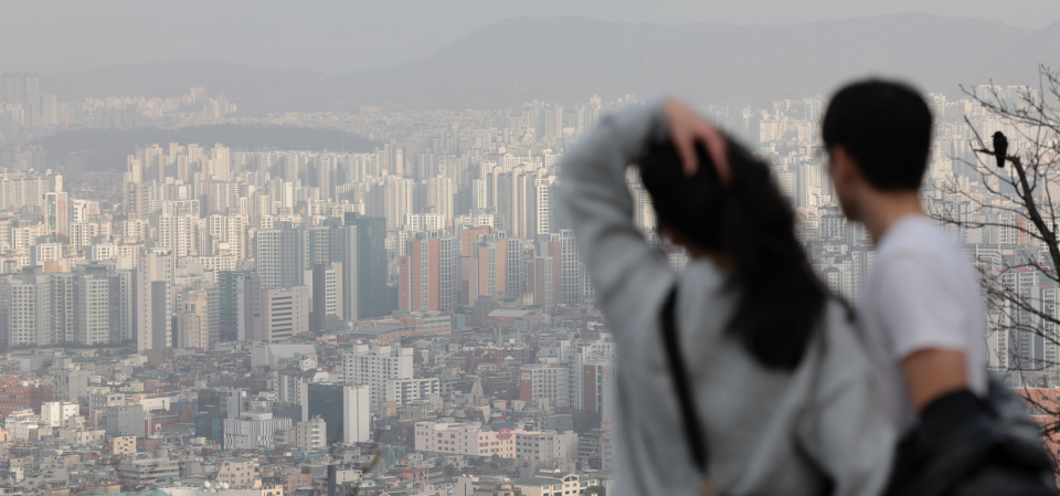 서울 남산에서 바라본 시내 아파트 단지 모습. / 사진=연합뉴스