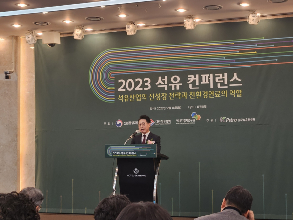 이호현 산업통상자원부 에너지정책실장이 18일 서울 강남구 삼정호텔에서 열린 '2023년 석유컨퍼런스'에 참석해 축사를 하고 있다. /사진=정용석 기자