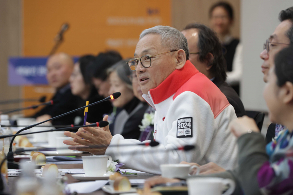 유인촌 문화체육관광부 장관이 19일 서울 중구 서울스퀘어 열린 예술인 권리보장센터 개소식에서 인사말을 하고 있다. / 사진=연합뉴스