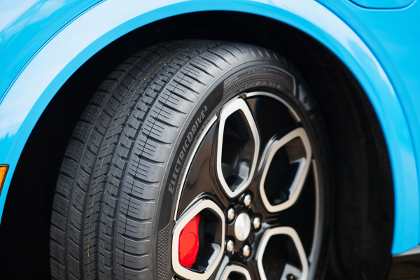 굿이어가 CES 2024 현장에서 공개한 전기차 전용 최신 타이어 일렉트릭드라이브2(ElectricDrive2). 사진=굿이어